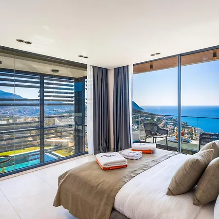 Villa Safran Flower *